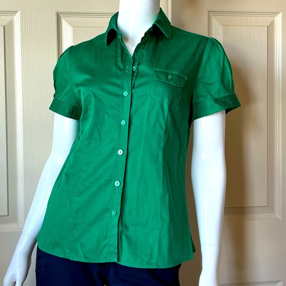 Banana Republic - women’s fitted button down shirt (Size S) - Picture 2 of 3